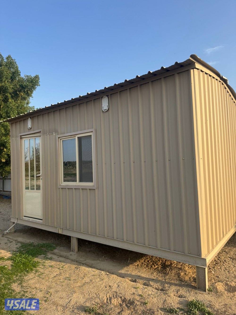 البيع شاليه متكون من غرفه و حمام0