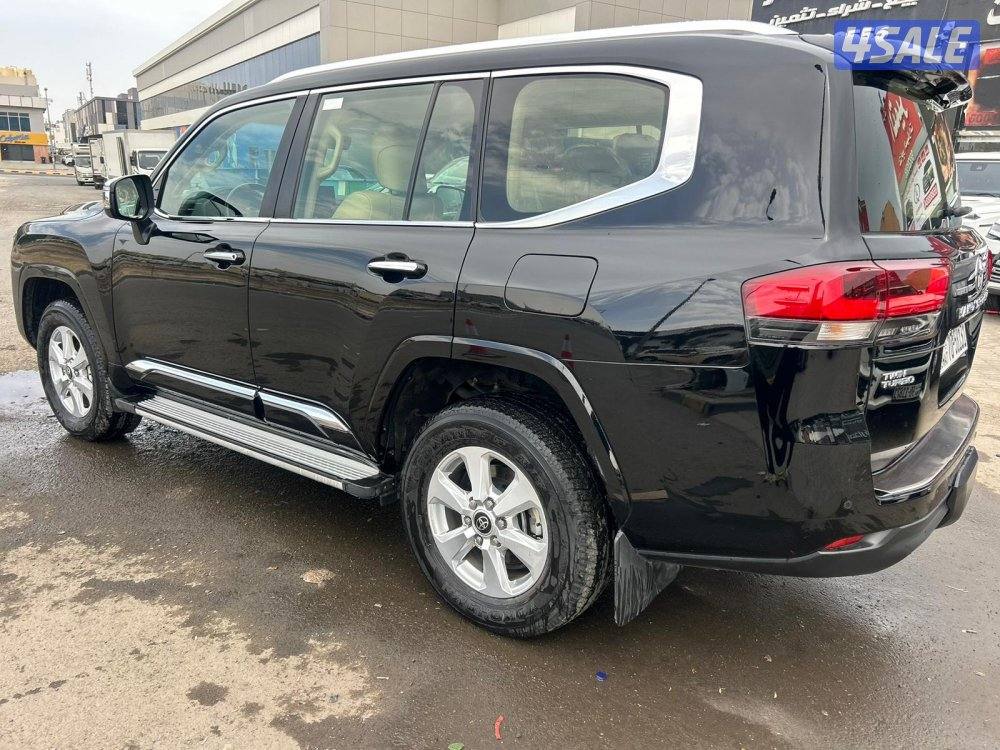 لاند كروزر GX.R twinturbo .V6 موديل 2023 ماشى 128.000 k.m وارد الساير3