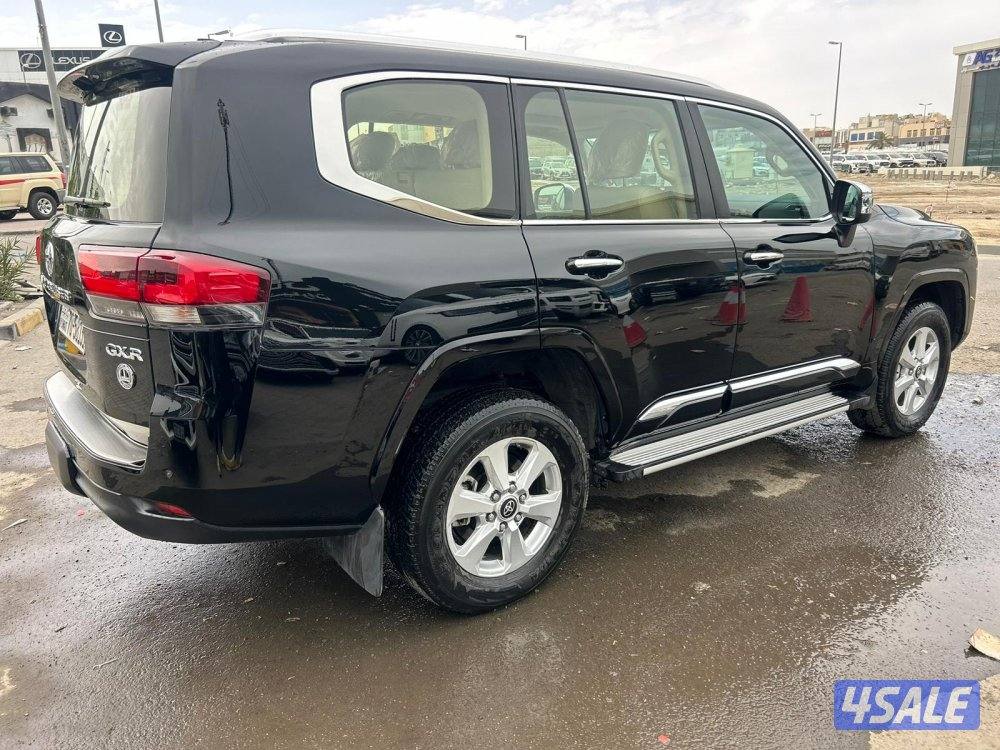 لاند كروزر GX.R twinturbo .V6 موديل 2023 ماشى 128.000 k.m وارد الساير2
