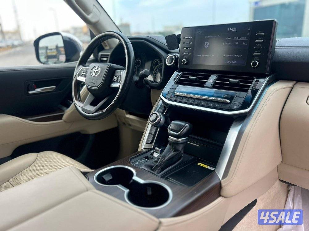 لاند كروزر GX.R twinturbo .V6 موديل 2023 ماشى 128.000 k.m وارد الساير7