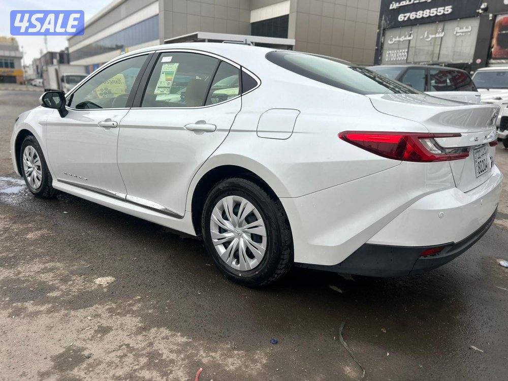 تيوتا كامرى.V4 -LE موديل 2025 ماشى 8000 k.m وارد الساير.صبغ وكالة3