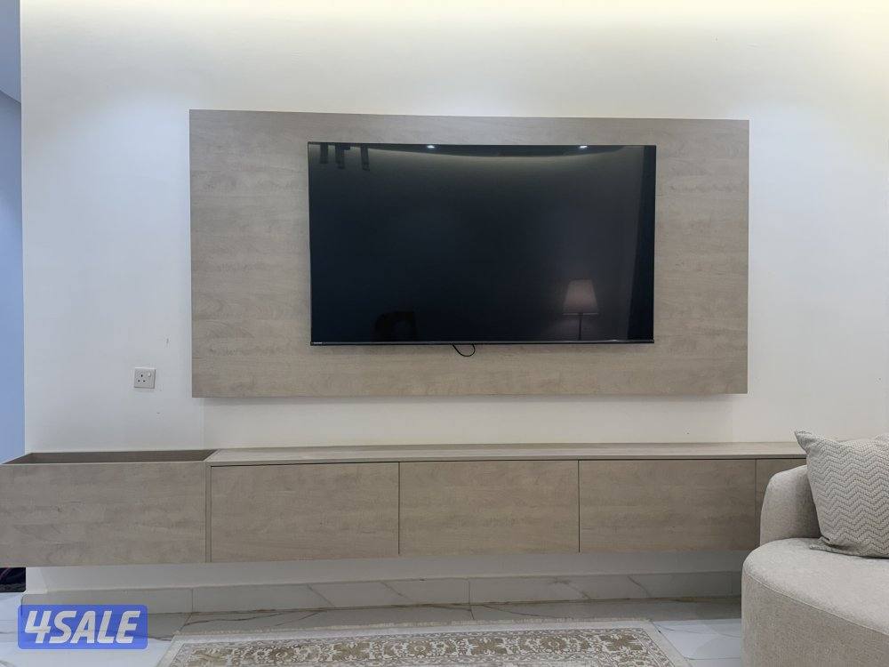 للبيع اطار تلفزيون استعمال خفيف جدا مع دروج سفليه سعر البيع ١٢٠0