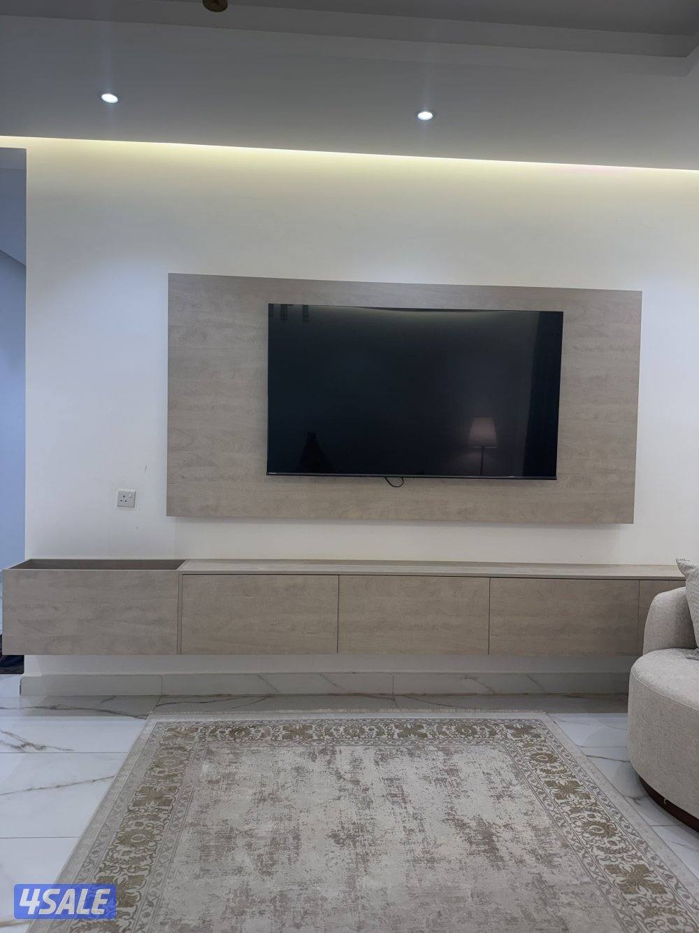 للبيع اطار تلفزيون استعمال خفيف جدا مع دروج سفليه سعر البيع ١٢٠1