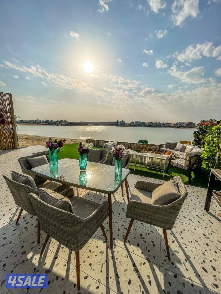 للبيع شاليه دورين المرحله الثالثه يطل على الخور صف اول0