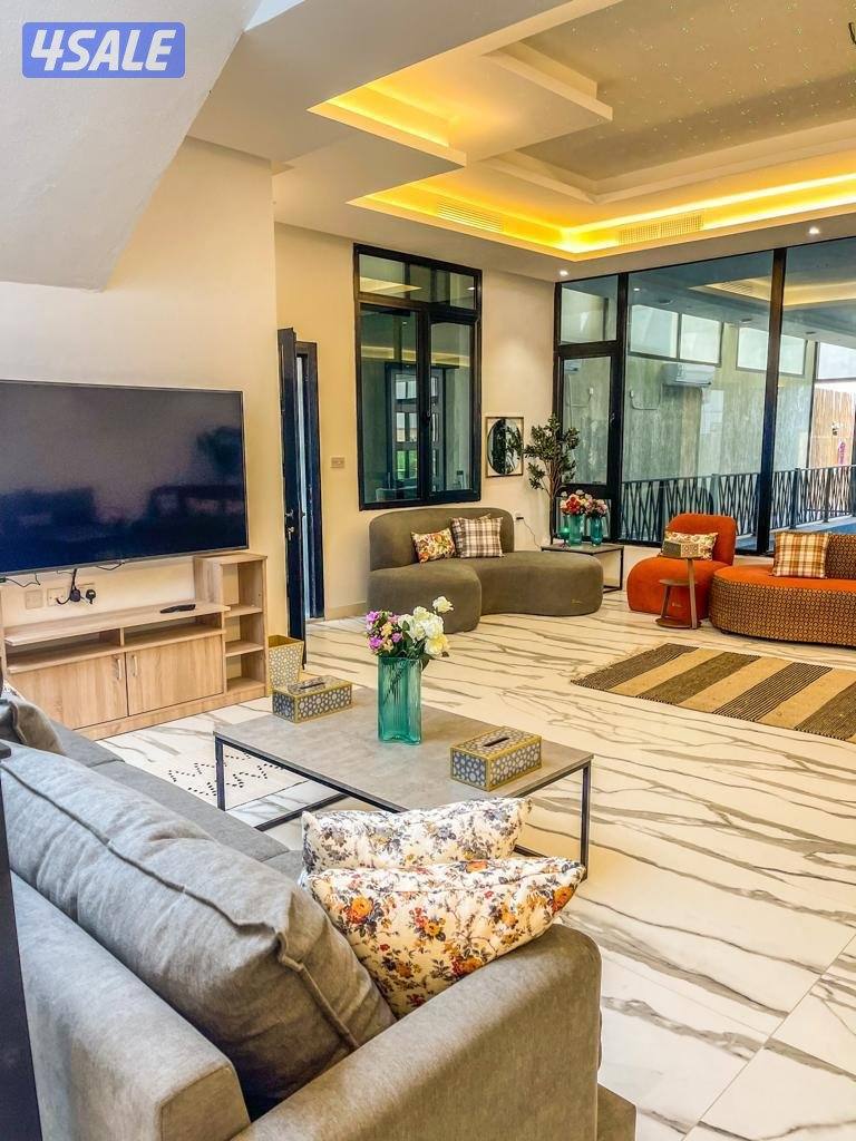 للبيع شاليه دورين المرحله الثالثه يطل على الخور صف اول5