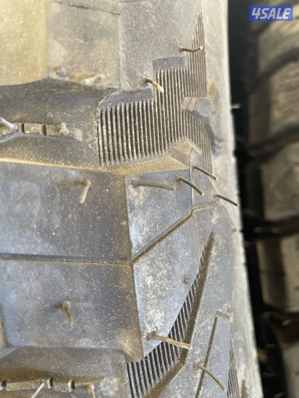 ٤ تواير حجري بحاله جيدا جدا مقاس ١٨ اتصال وتس اب1