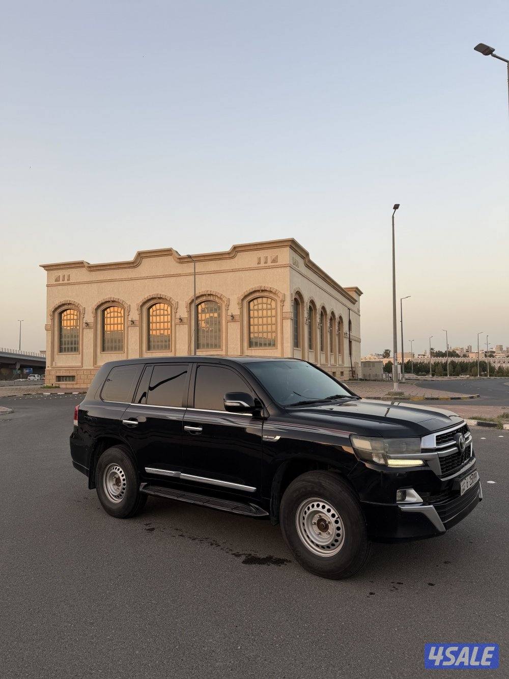 للبيع لاندكروزر 2014 مجدد 20212