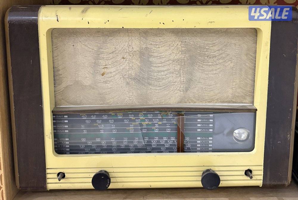 راديوهات انتيك وتلفونات وساعات2