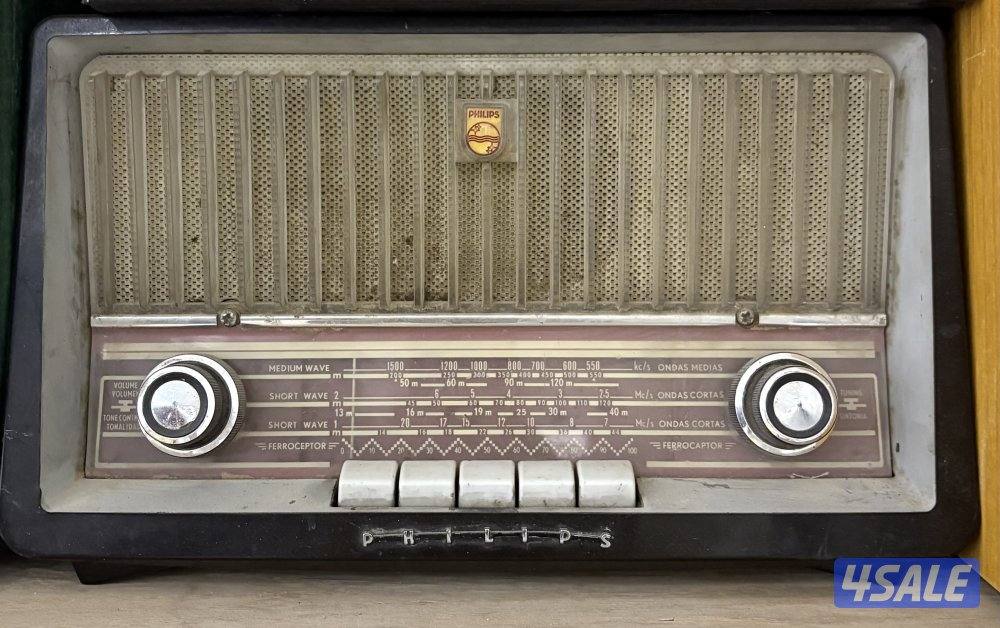 راديوهات انتيك وتلفونات وساعات3