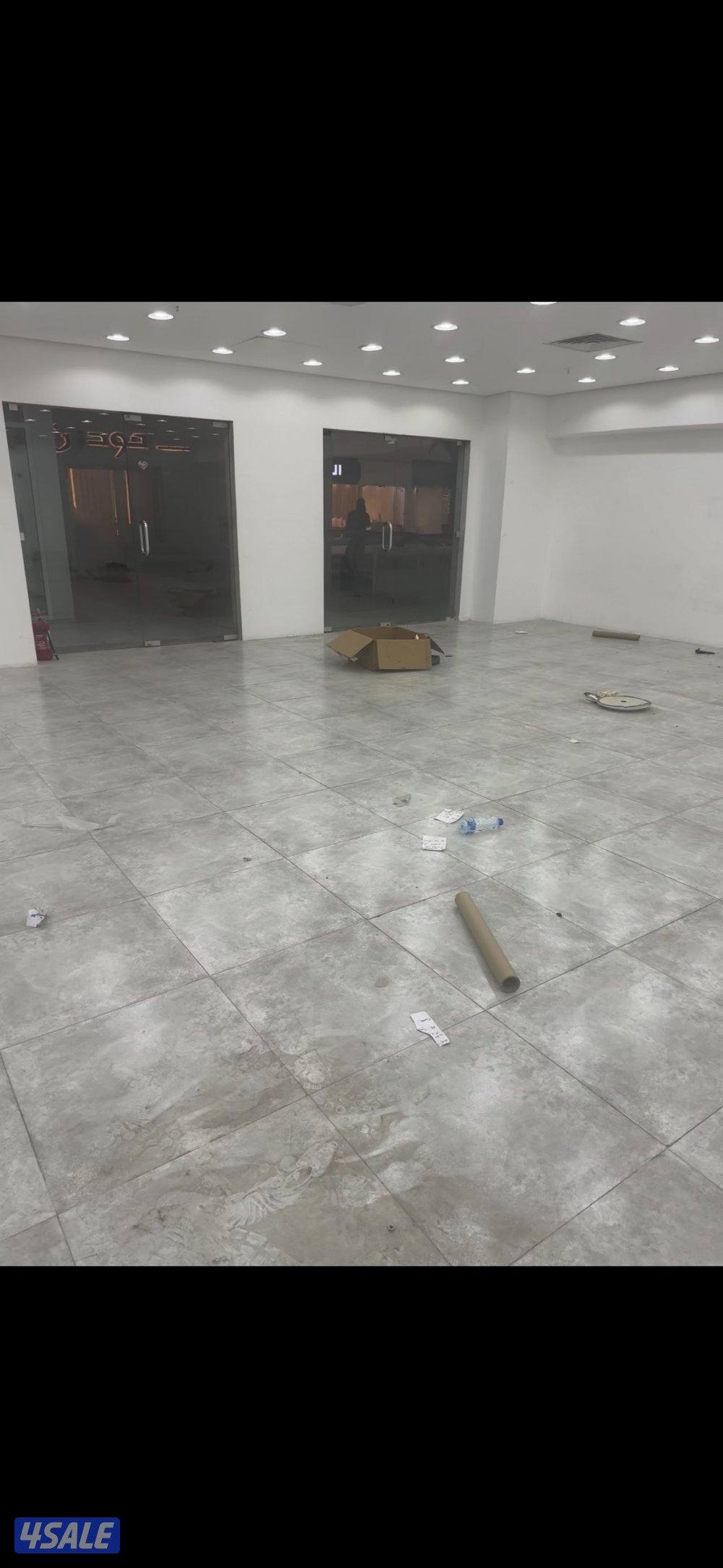 للبيع معرض بالضجيج 140 متر ايجار 1800 مجمع غاليريا ع الشارع الرئيسي1