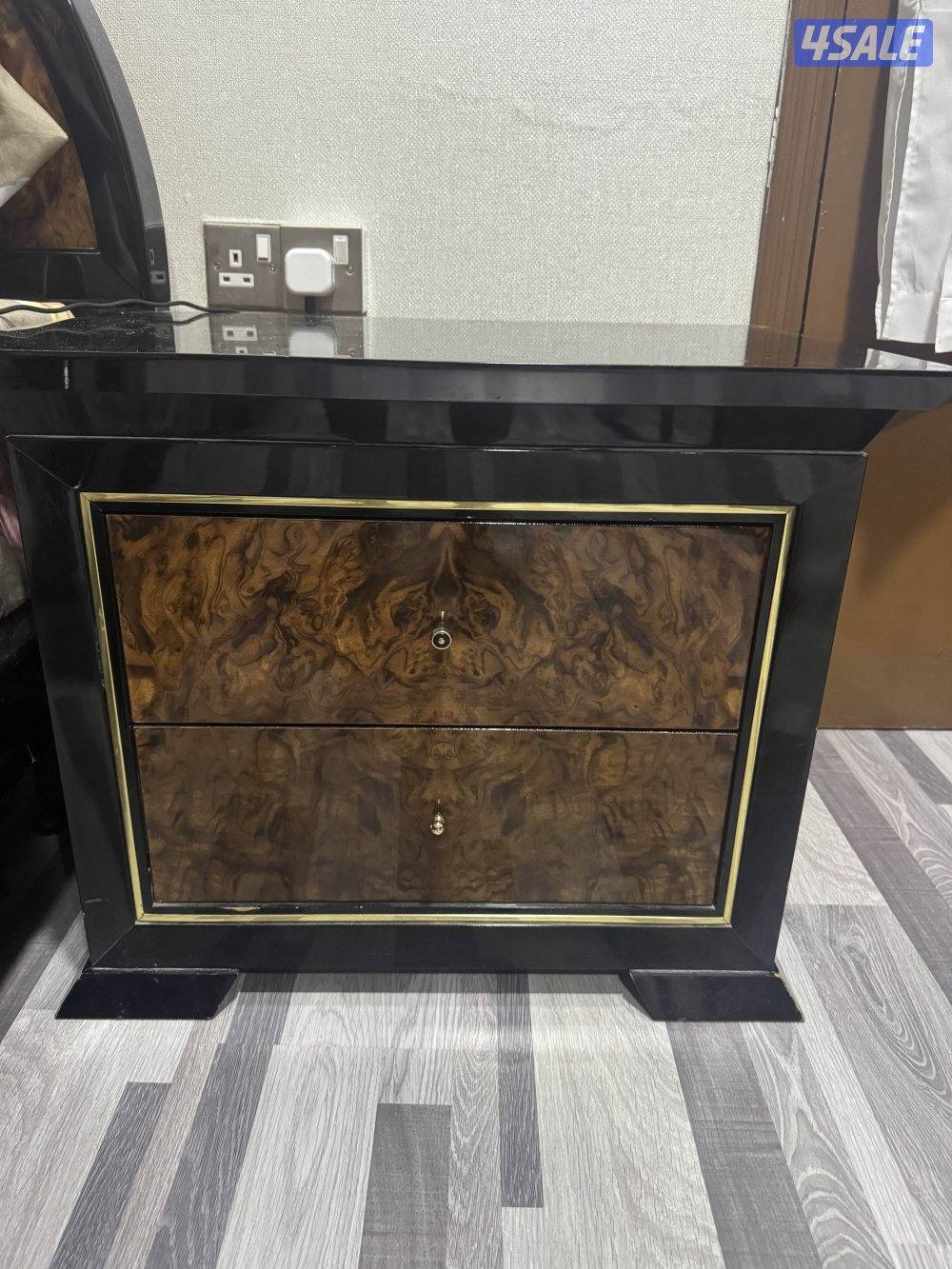 Dressing table set with 2 side table1