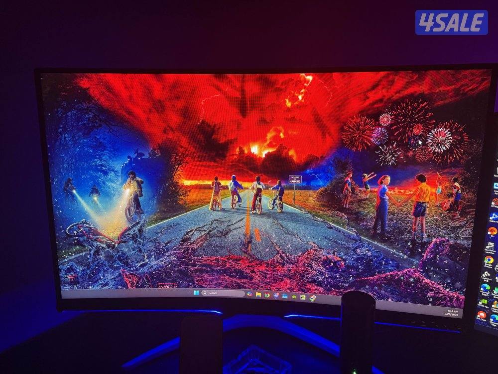 شاشتين للبيع مع ستاند و سماعه 2k 240hz FHD 144hz2