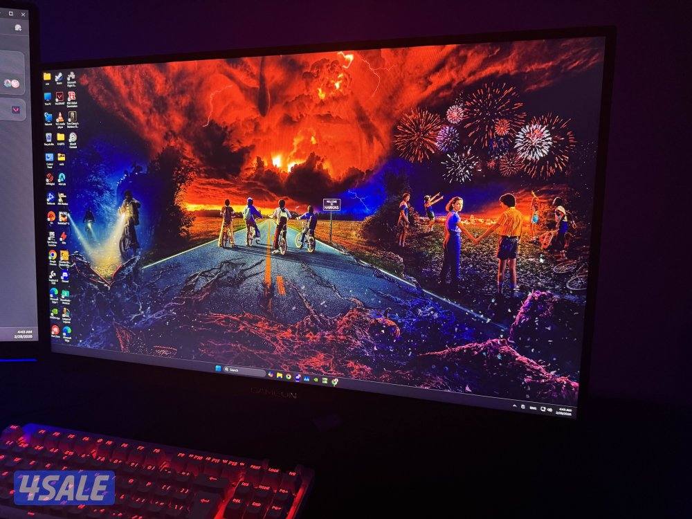 شاشتين للبيع مع ستاند و سماعه 2k 240hz FHD 144hz4