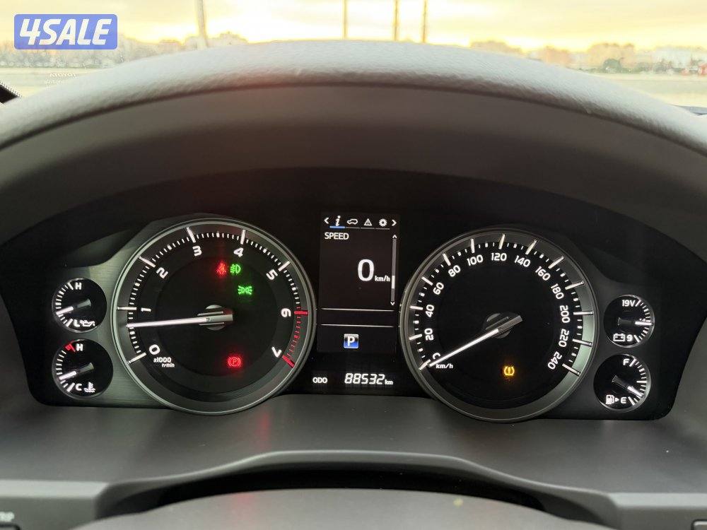 لاندكروز 2019 عداد 88 الف صبغ وكاله11