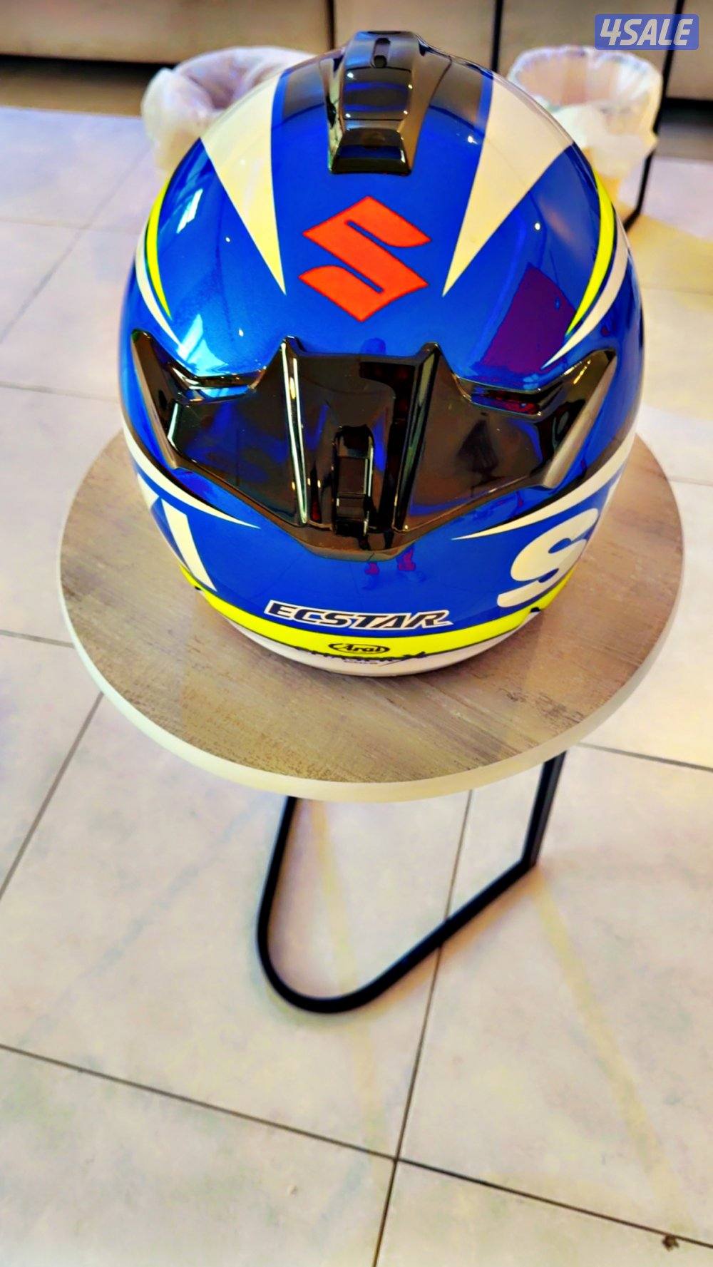 خوذه جديده بالكرتون من وكالة سوزوكي  اصليه0