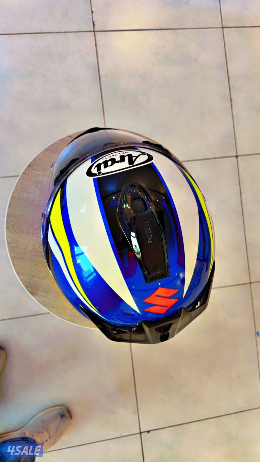 خوذه جديده بالكرتون من وكالة سوزوكي  اصليه1