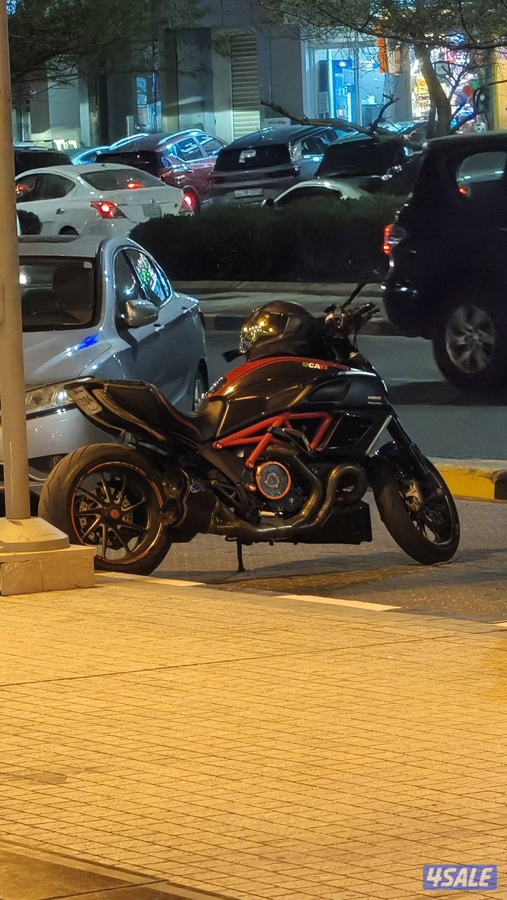 للبيع دوكاتي ديافل كاربون0