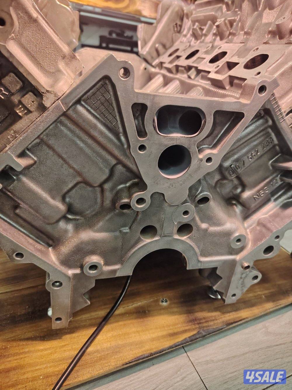 طاوله داخلها مكينه بي ام4