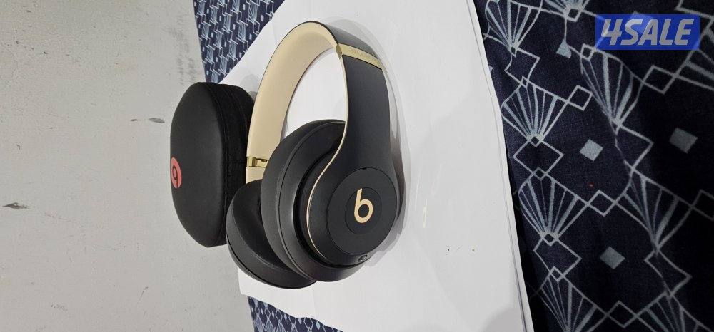 original Beats studio 3 noise cancellation..0