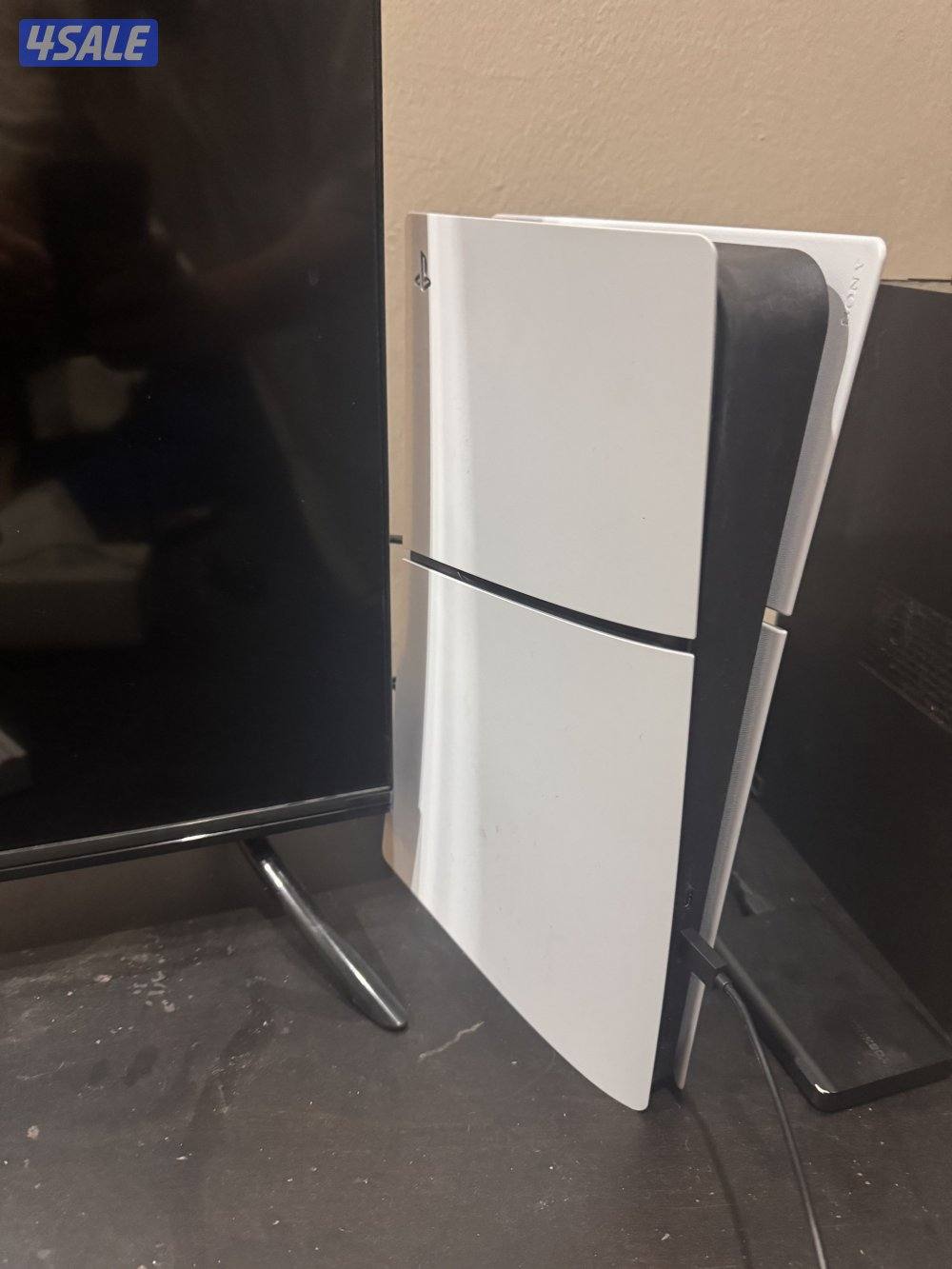 للبيع - بلاي ستيشن : 5 سليم 825 قيقا0