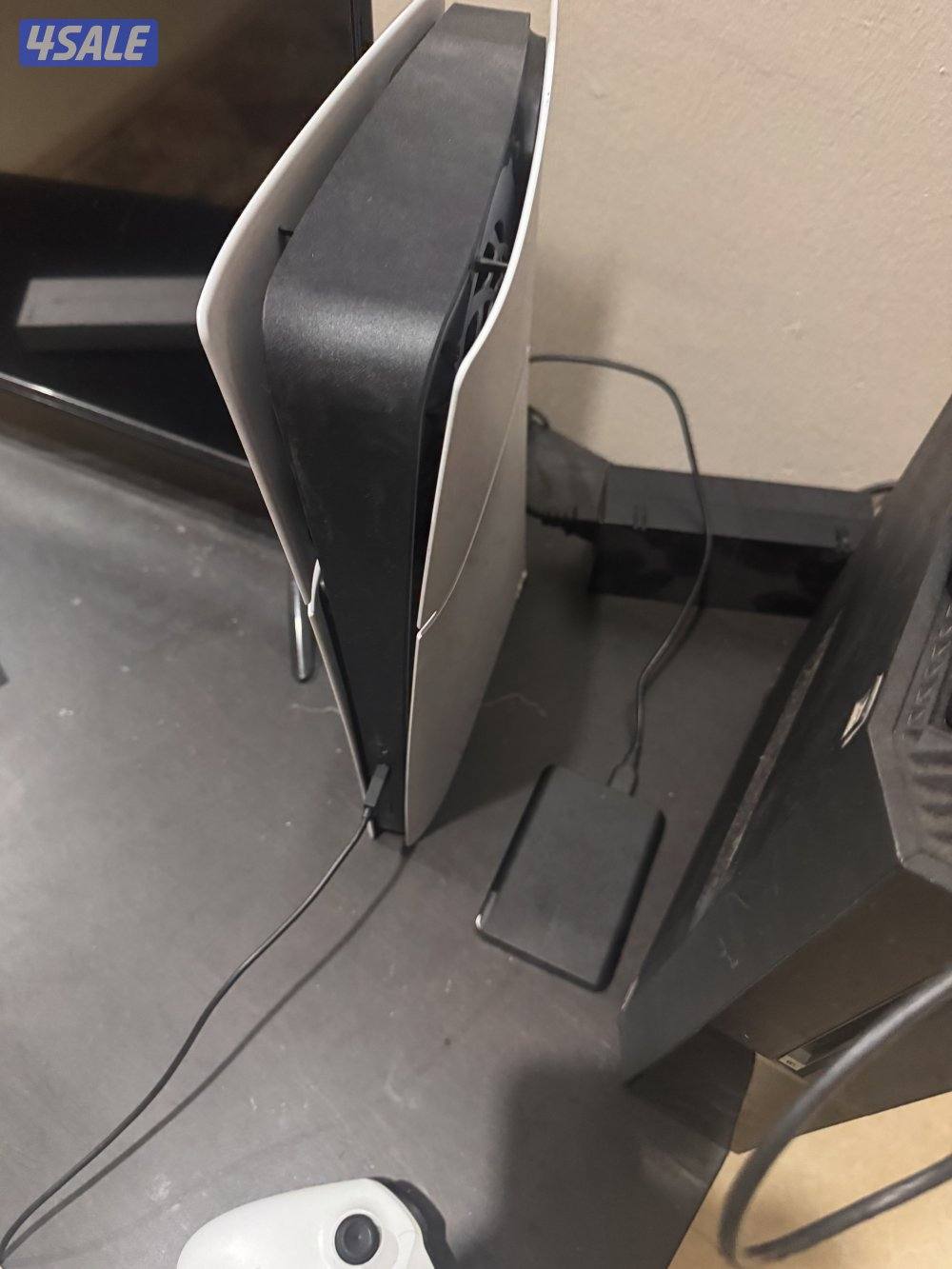 للبيع - بلاي ستيشن : 5 سليم 825 قيقا1