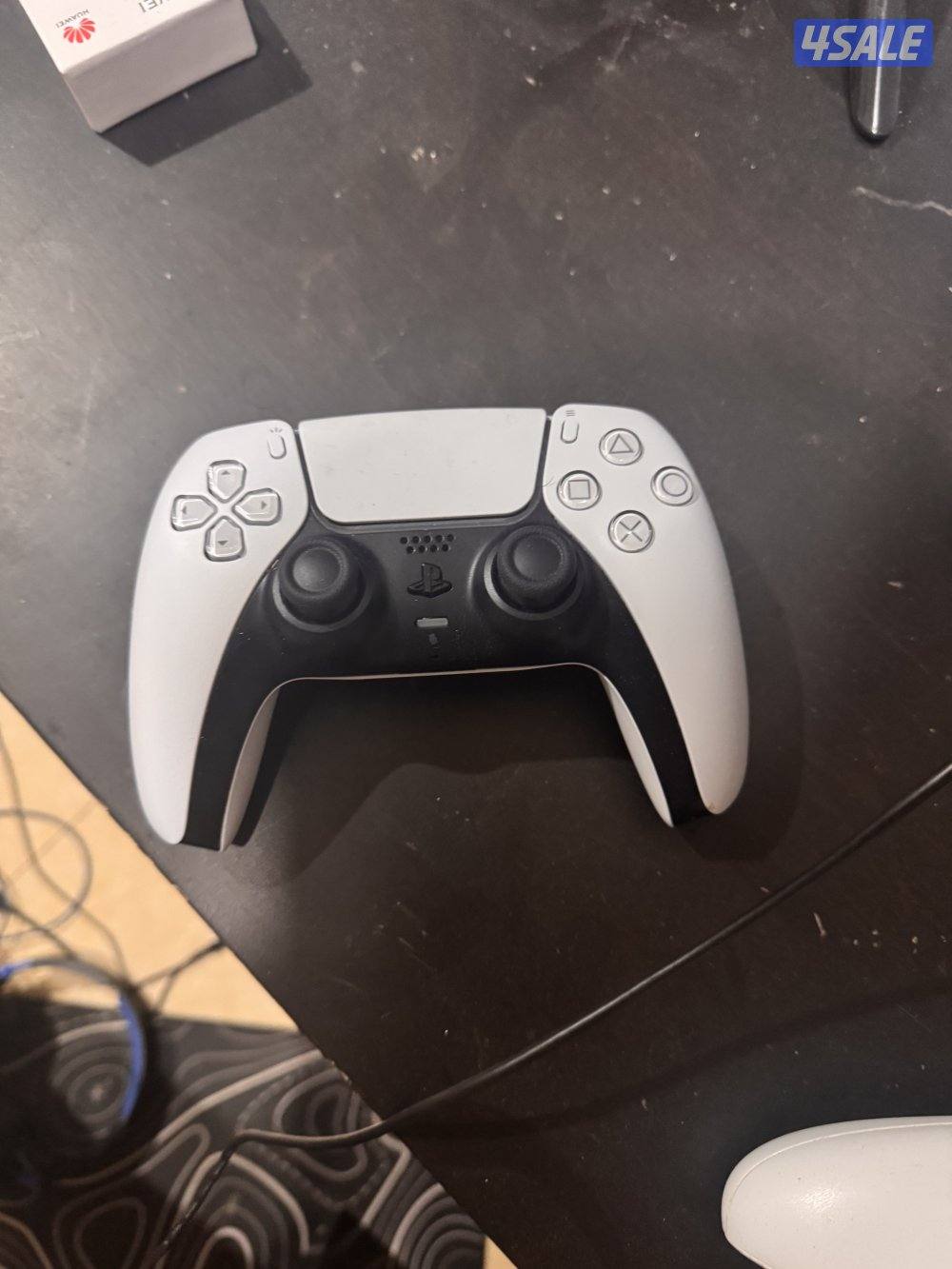 للبيع - بلاي ستيشن : 5 سليم 825 قيقا4