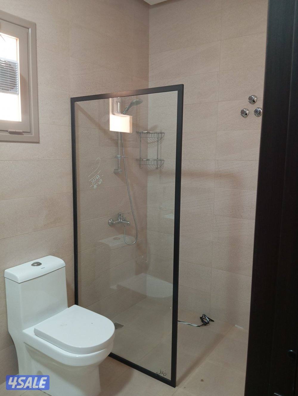 فني زجاج ومرايا وطاولات طعام وشاور بكس وتركيب جميع انواع الزجاج2