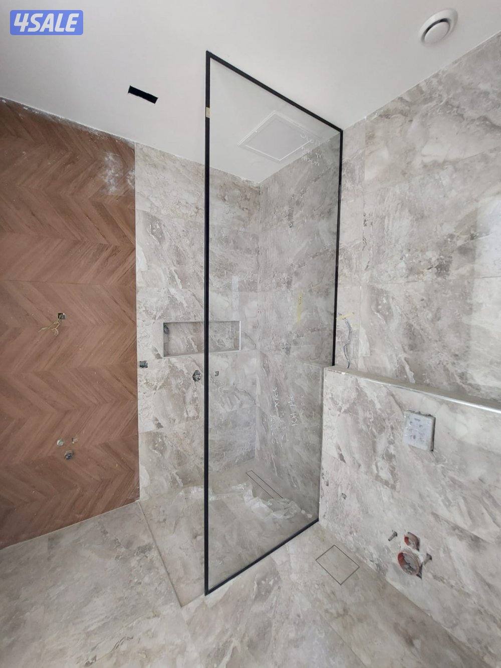 فني زجاج ومرايا وطاولات طعام وشاور بكس وتركيب جميع انواع الزجاج6