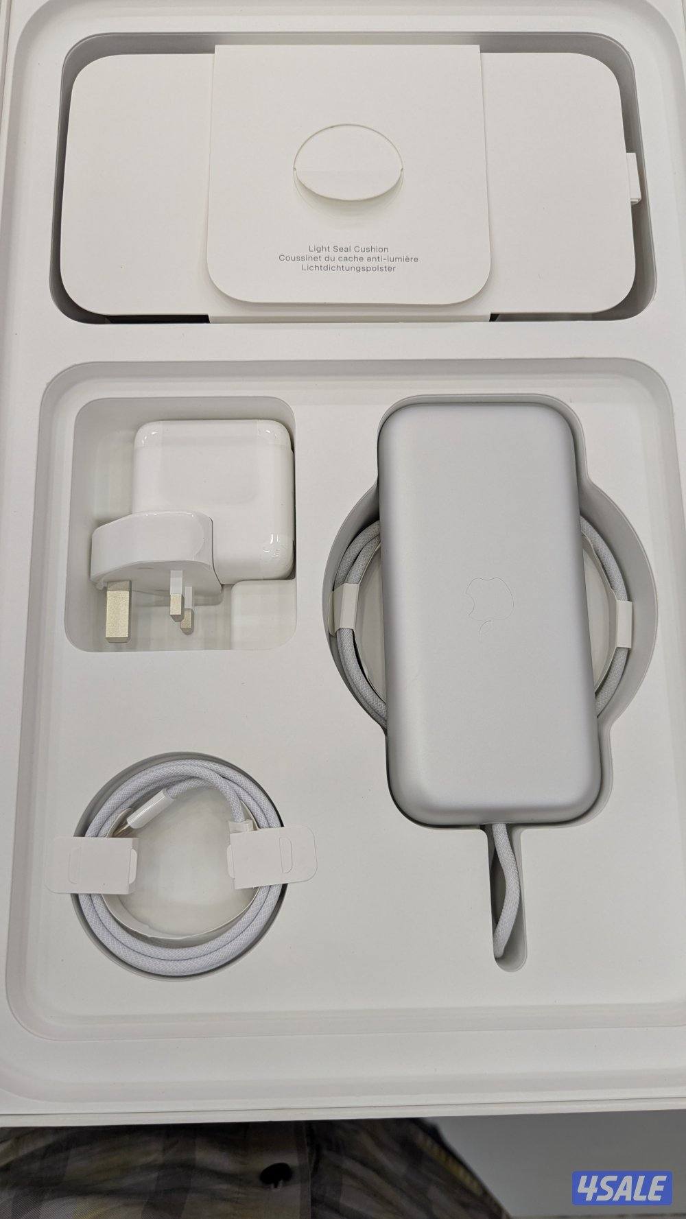 Apple Vision pro  M5 Chip Latest  version  / 256GB  storage2