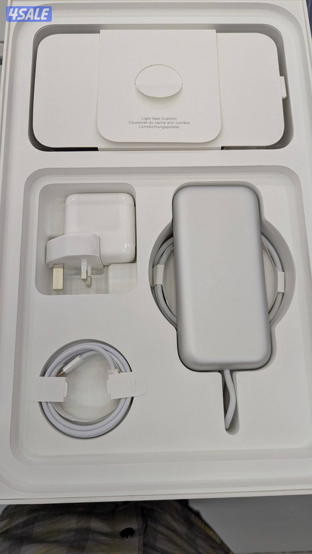 Apple Vision pro  M5 Chip Latest  version  / 256GB  storage3