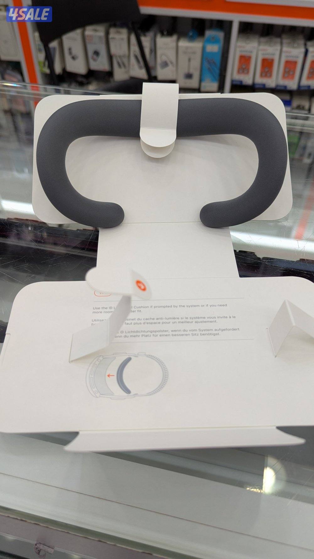 Apple Vision pro  M5 Chip Latest  version  / 256GB  storage4