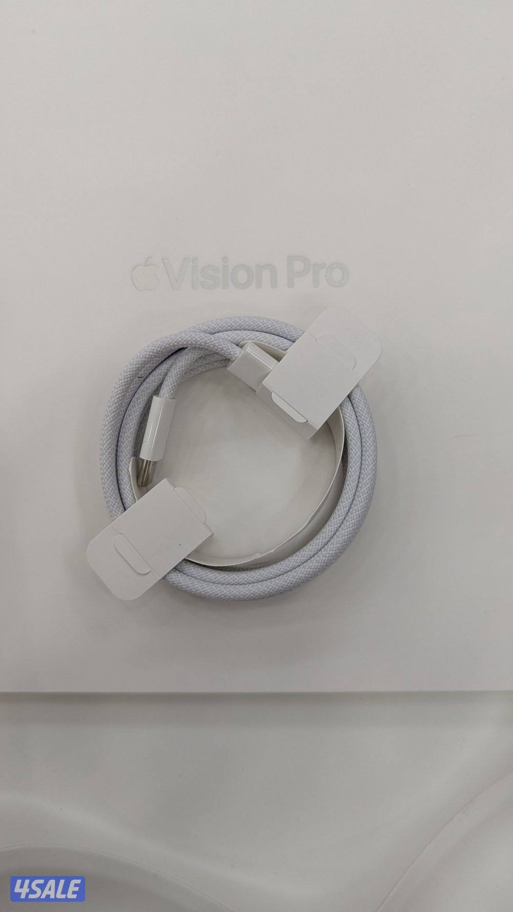 Apple Vision pro  M5 Chip Latest  version  / 256GB  storage5