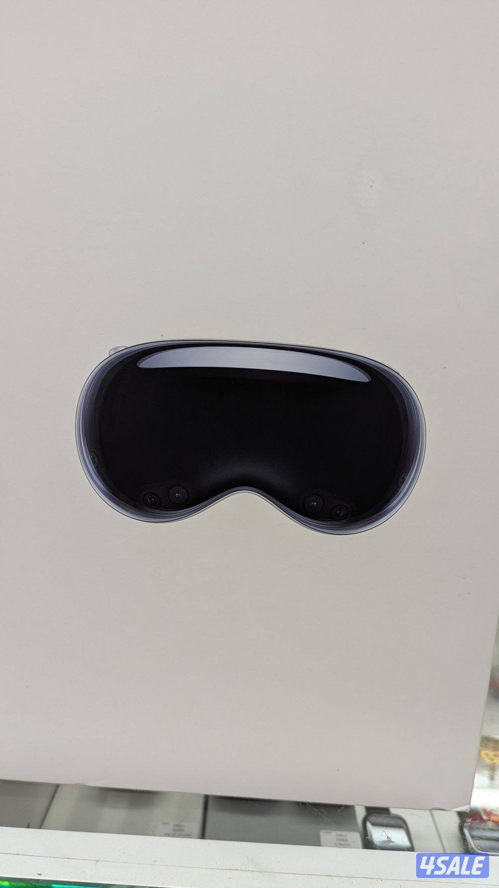 Apple Vision pro  M5 Chip Latest  version  / 256GB  storage10