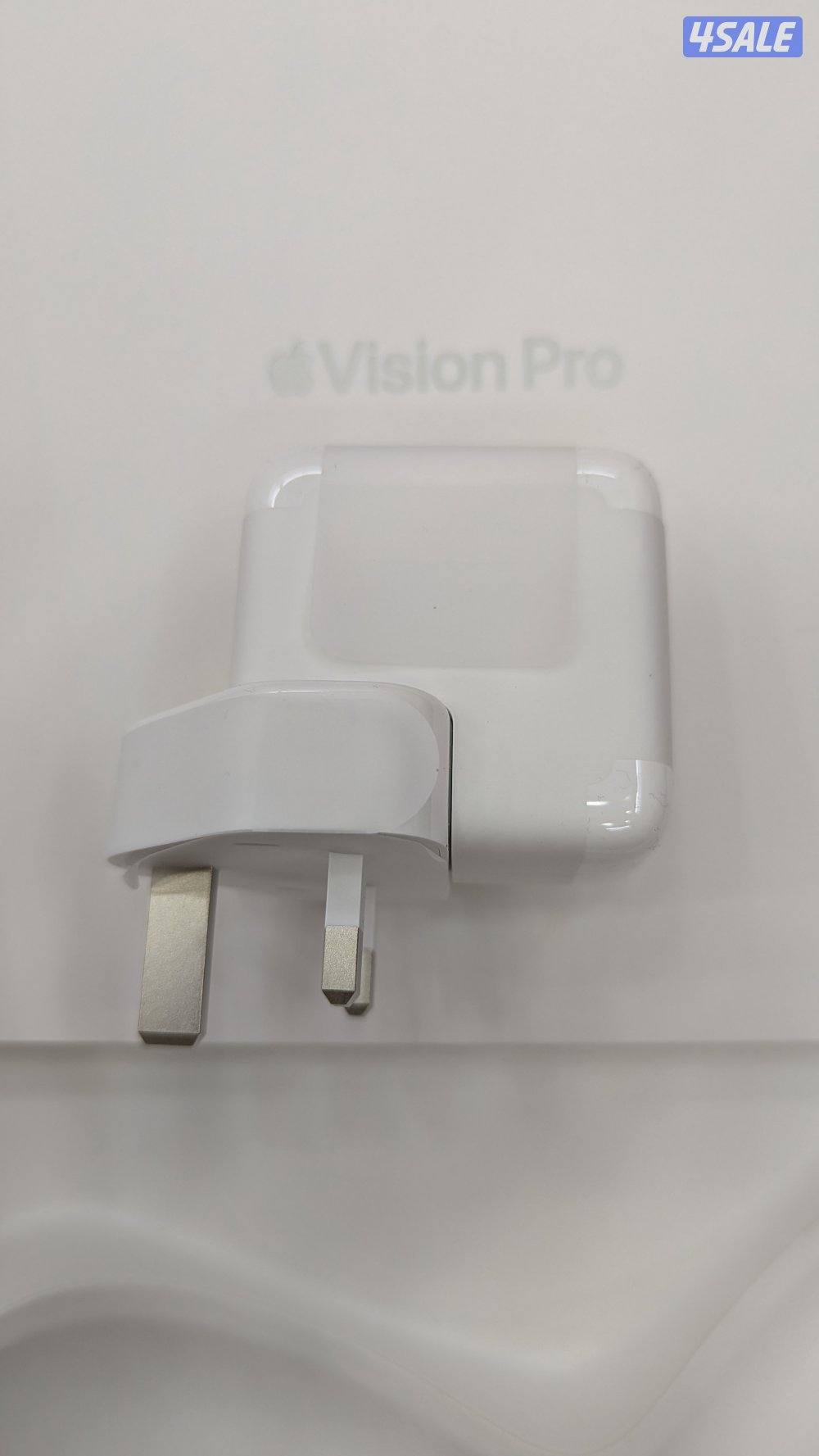 Apple Vision pro  M5 Chip Latest  version  / 256GB  storage14