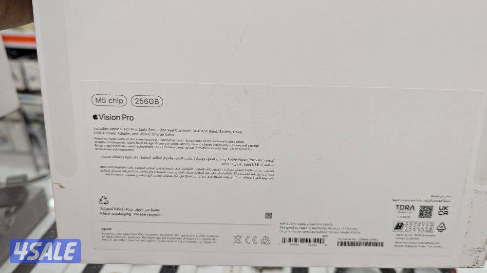 Apple Vision pro  M5 Chip Latest  version  / 256GB  storage15