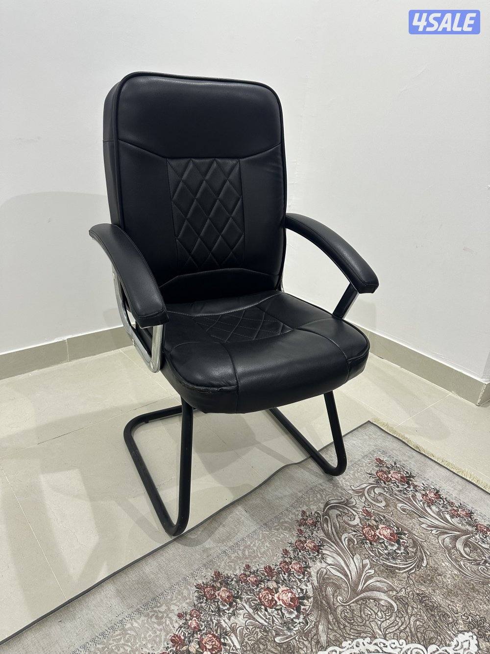 للبيع اثاث مكتب0