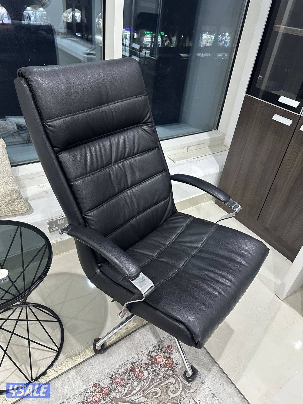 للبيع اثاث مكتب1