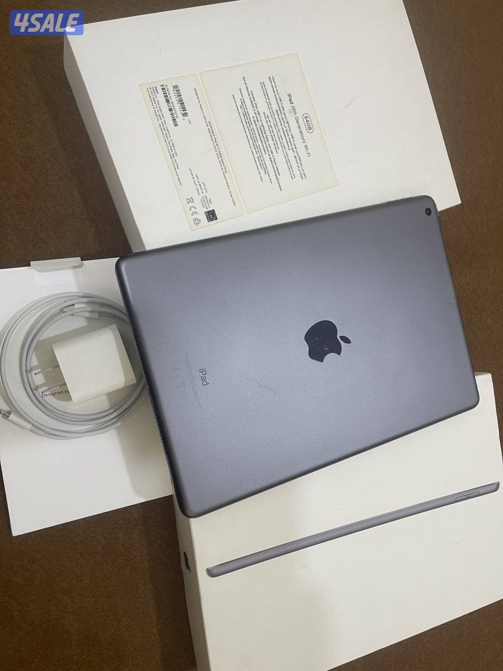 ايباد 9 التاسع 64 قيقا نظيف مو مصلح والحالة ممتازة مع الاغراض0