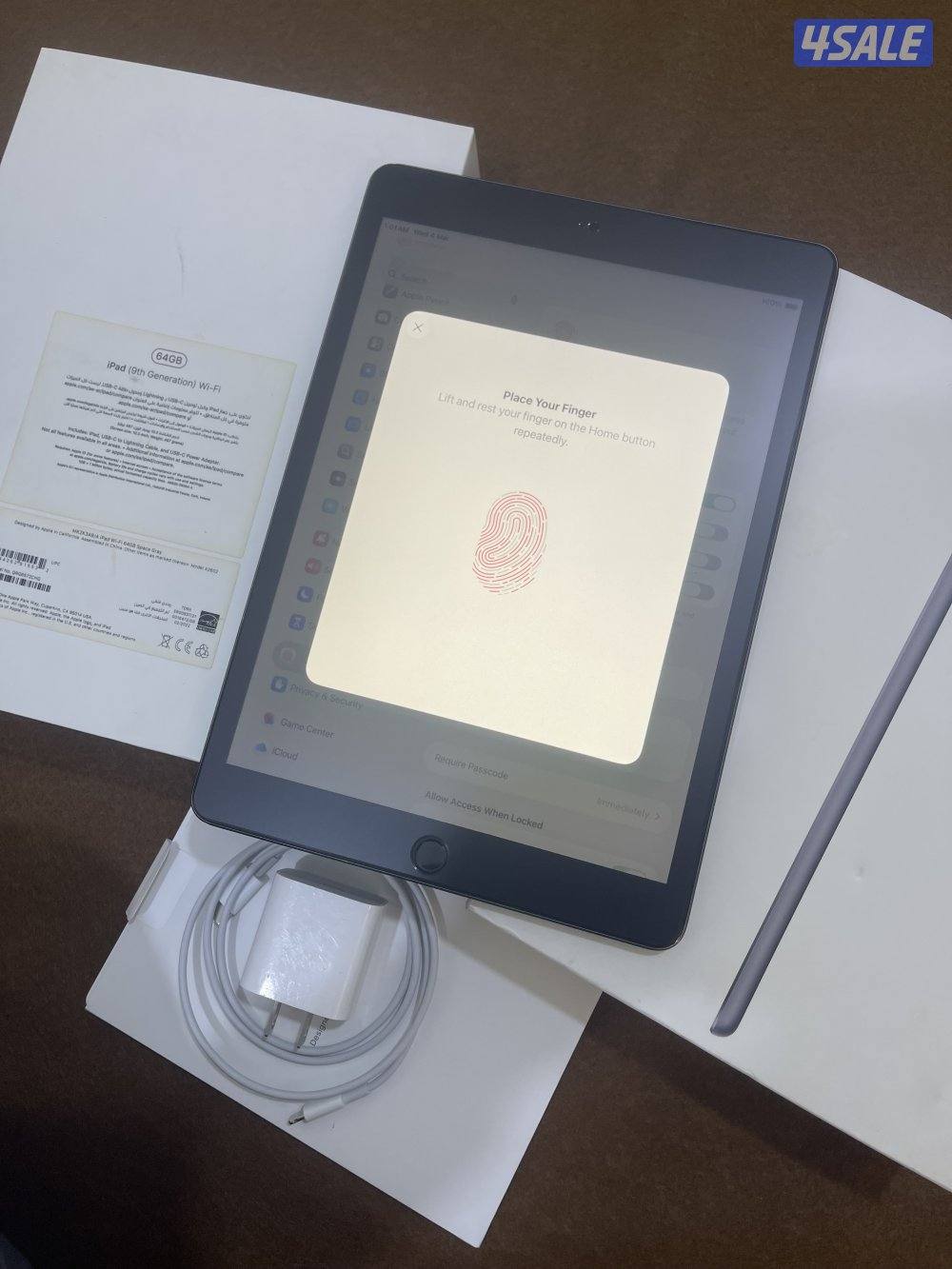 ايباد 9 التاسع 64 قيقا نظيف مو مصلح والحالة ممتازة مع الاغراض5