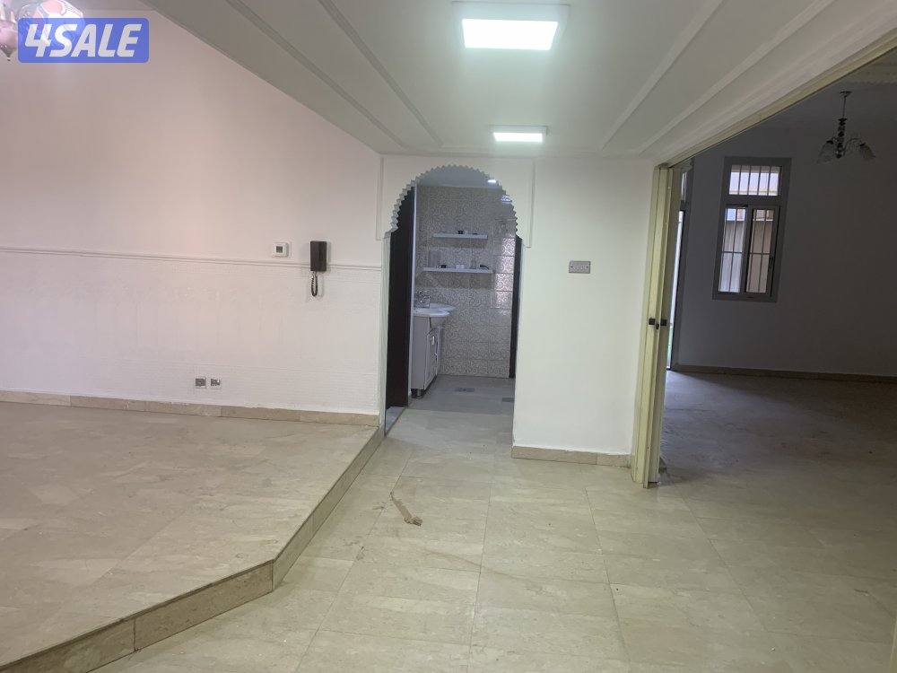 للايجار بيت بصباح السالم ٤ غرف وديوانيه حوش ماكينات تكييف مركزى جدد0