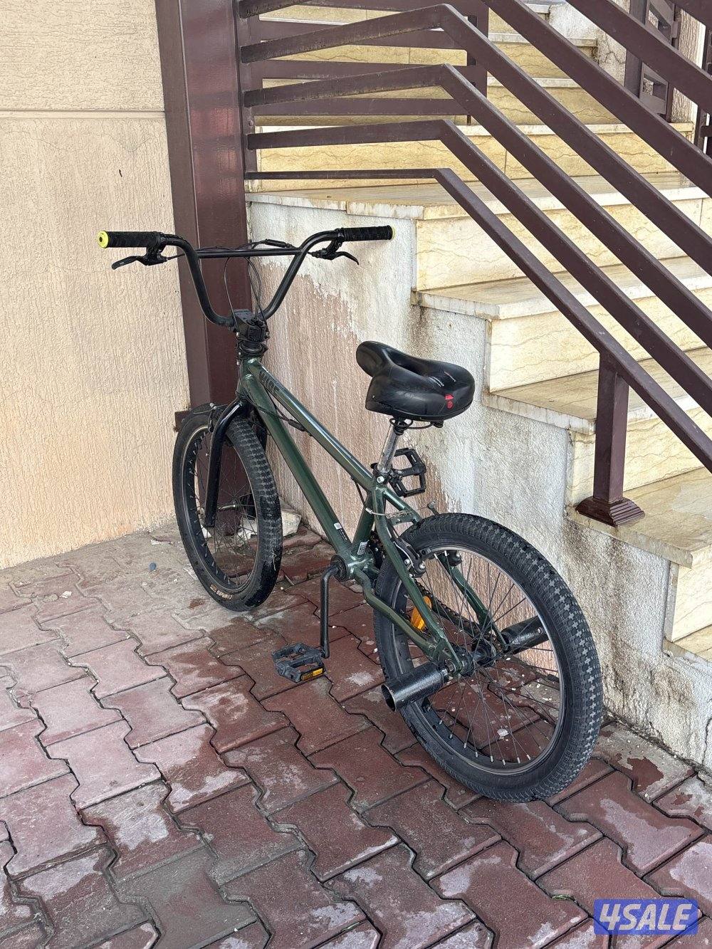 قاري bmx مغير كشنه وحاطله بريكات قابل للتفاوض🛑🛑1
