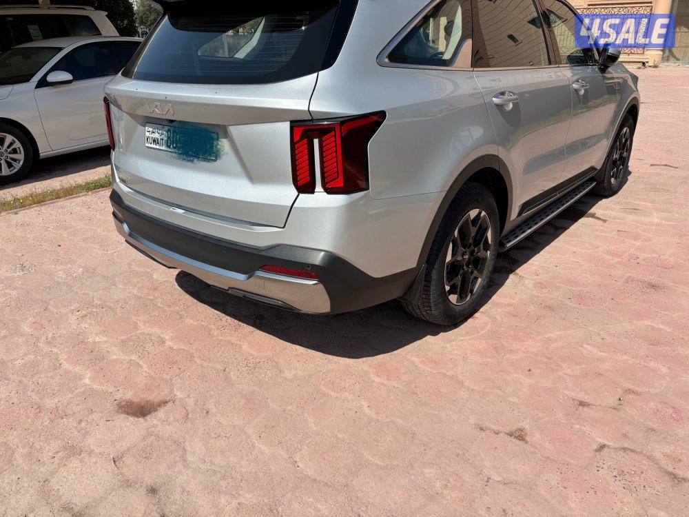 للبيع كيا سورينتو 2024 فضي العداد 29000 كيلو فحص وتأمين شامل1