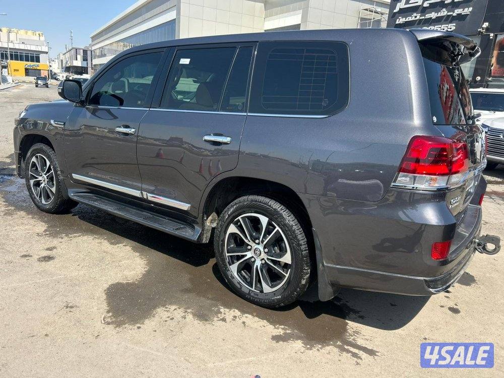 لاند كروزر GX.R-قراند تورينق .V8 موديل 2021 ماشى 180.000 k.m2
