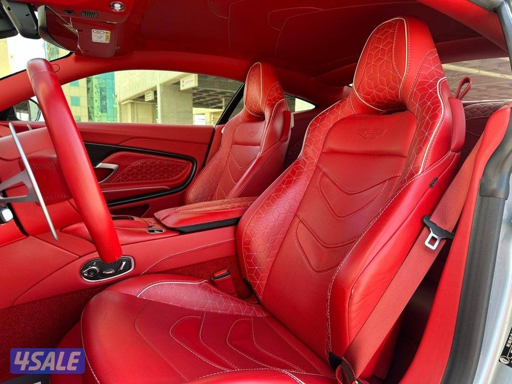 استون مارتن DBS SUPERLEGGERA موديل2019 عداد19الف تحت الكفاله وارد q89