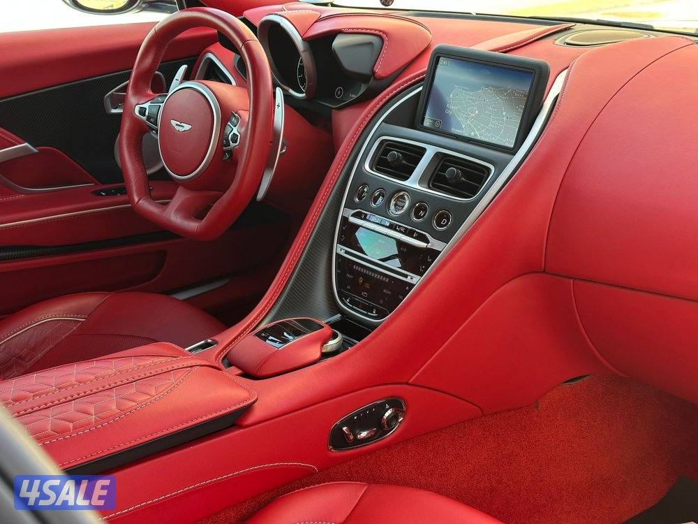 استون مارتن DBS SUPERLEGGERA موديل2019 عداد19الف تحت الكفاله وارد q88