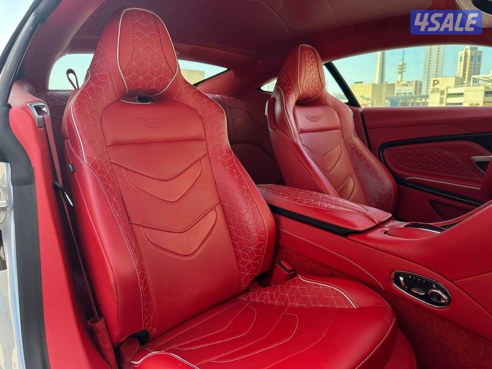 استون مارتن DBS SUPERLEGGERA موديل2019 عداد19الف تحت الكفاله وارد q810