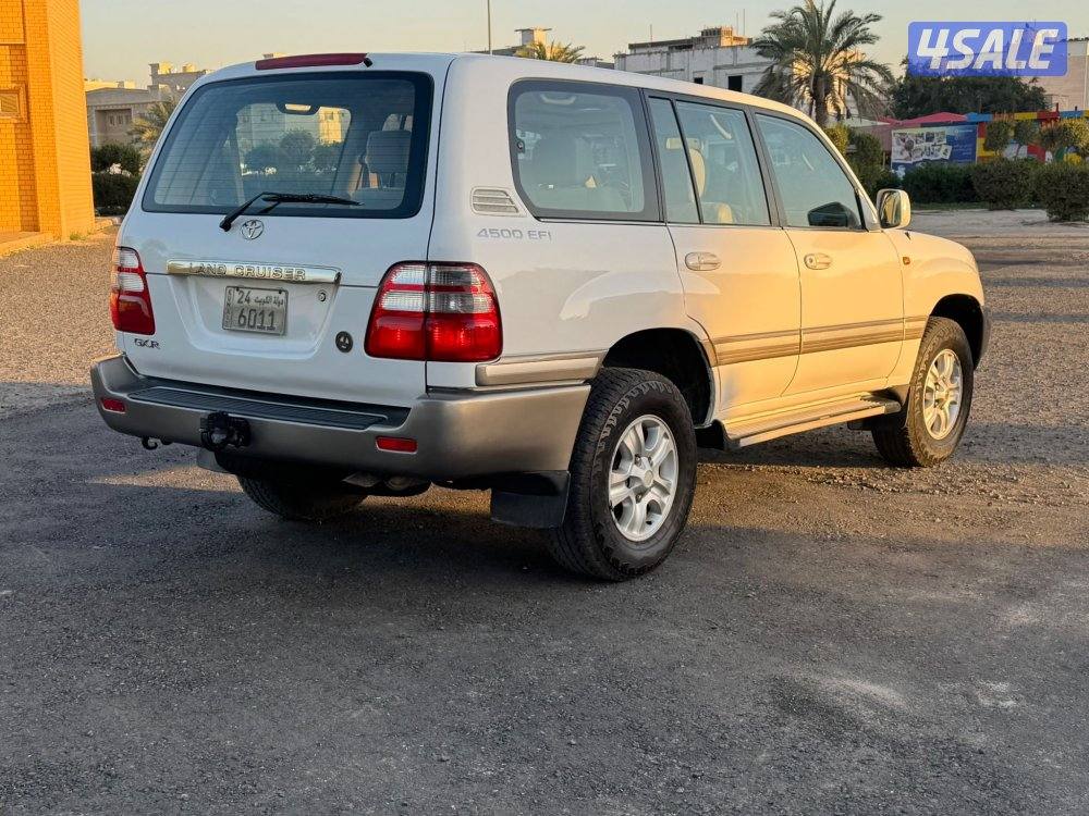 للبيع جيب تويوتا لاندكروزر GXR موديل 2003 عدا 500 الف شرط الفحص2