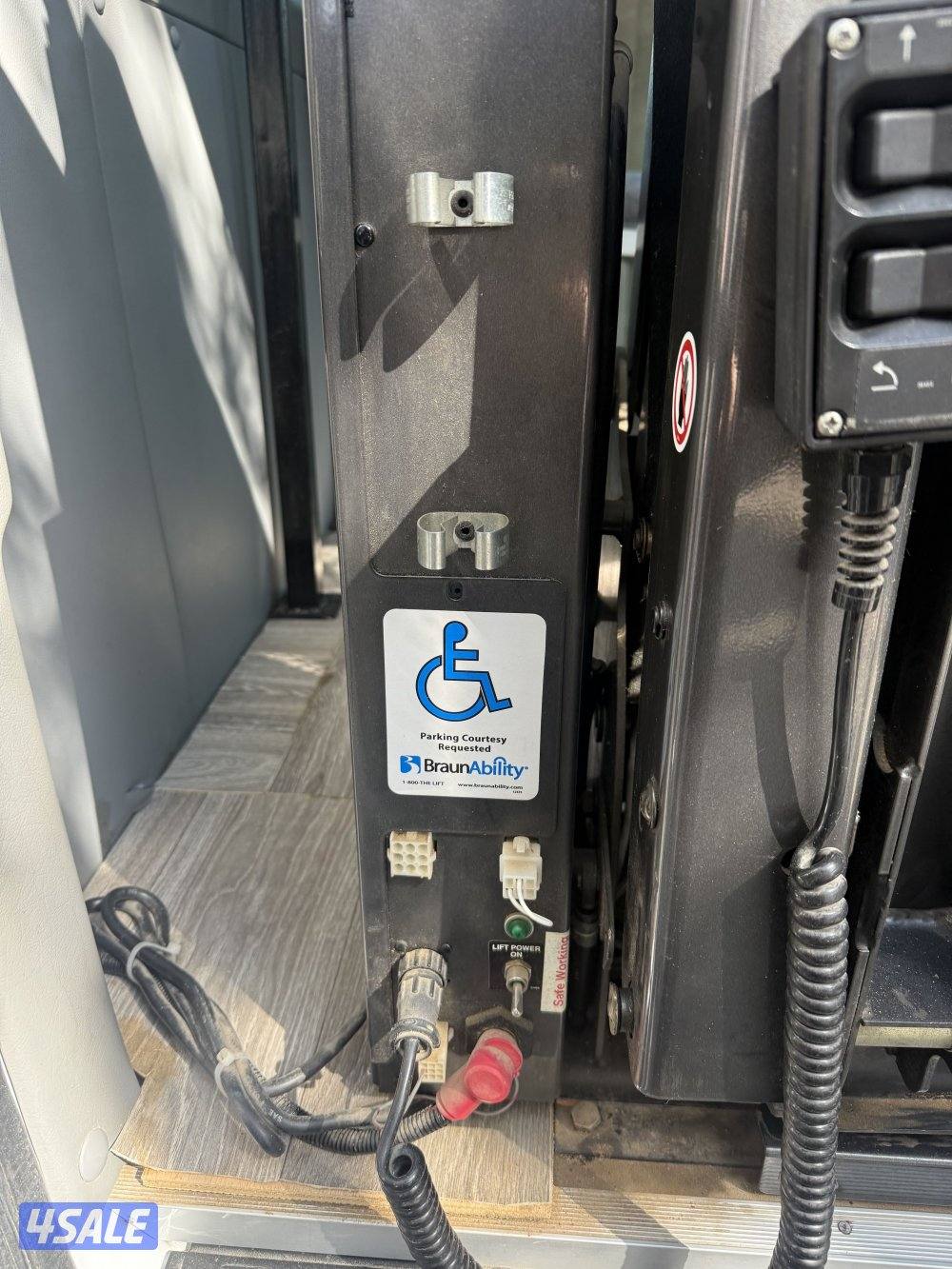 للبيع ونش سيارة لذوي الاحتياجات الخاصة ( جديد ) هافي ديوتي الحجم الكبي4