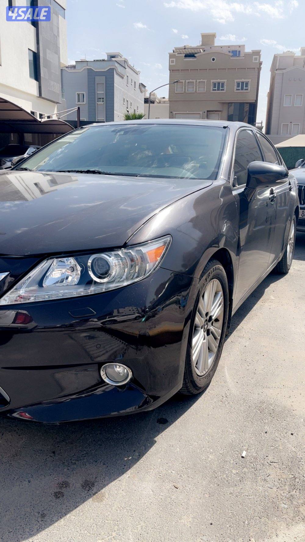 للبيع لكزس es350 موديل 2013 سته سلندر3