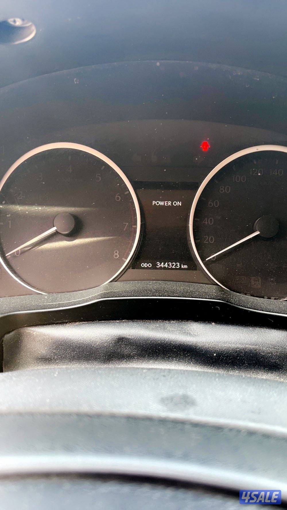 للبيع لكزس es350 موديل 2013 سته سلندر6